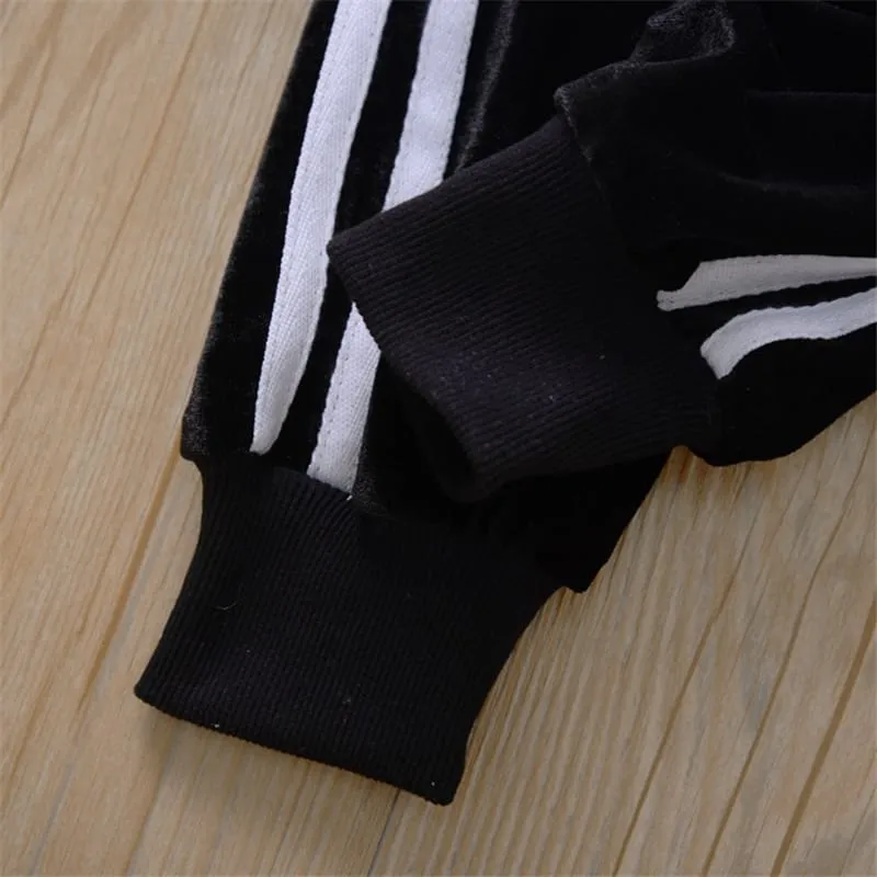30 Pieces) Wholesale Kids Cute Rabbit Ear Design Hoodie And Pants Set