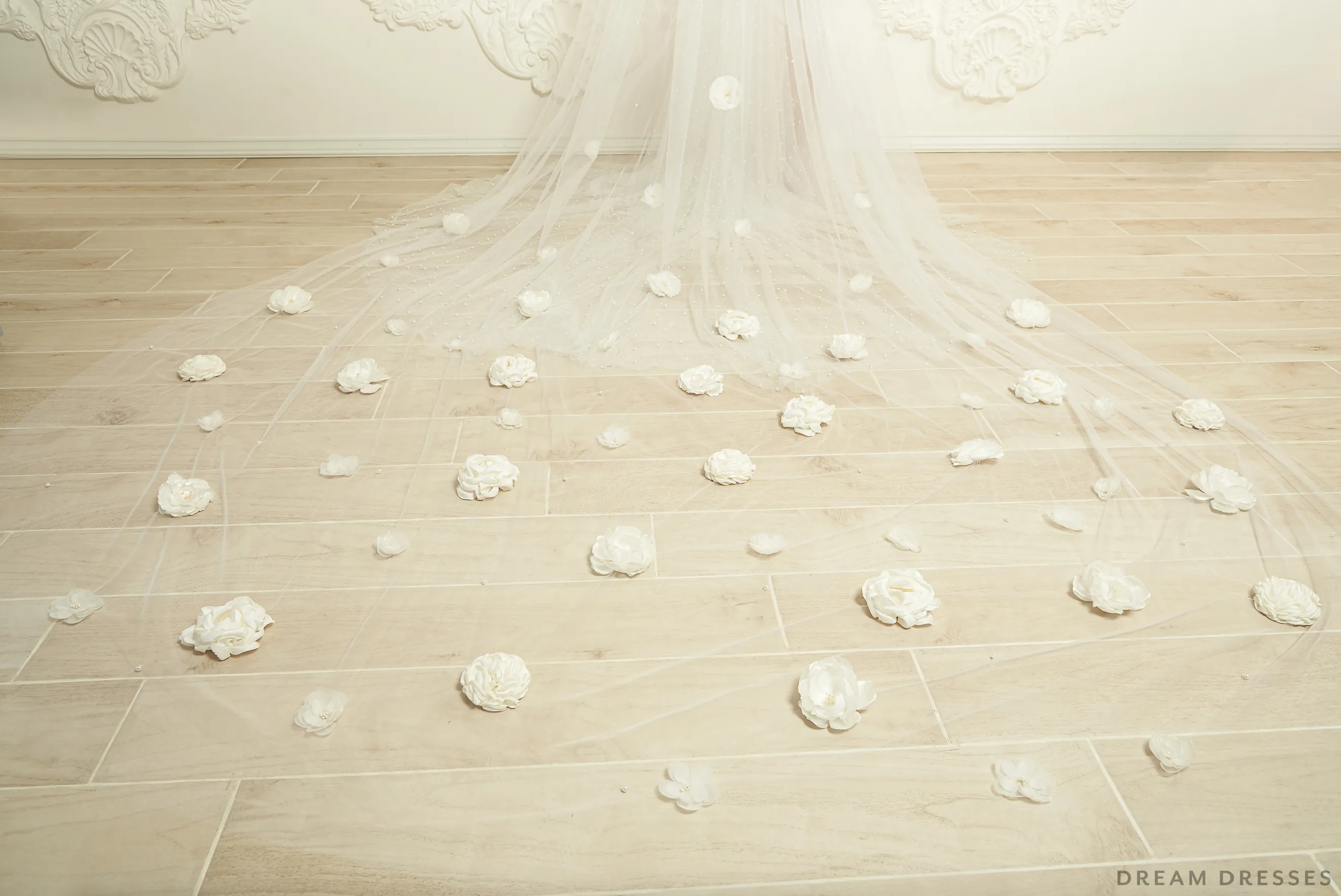 Cathedral Bridal Veil With Flowers (#Tahlia)
