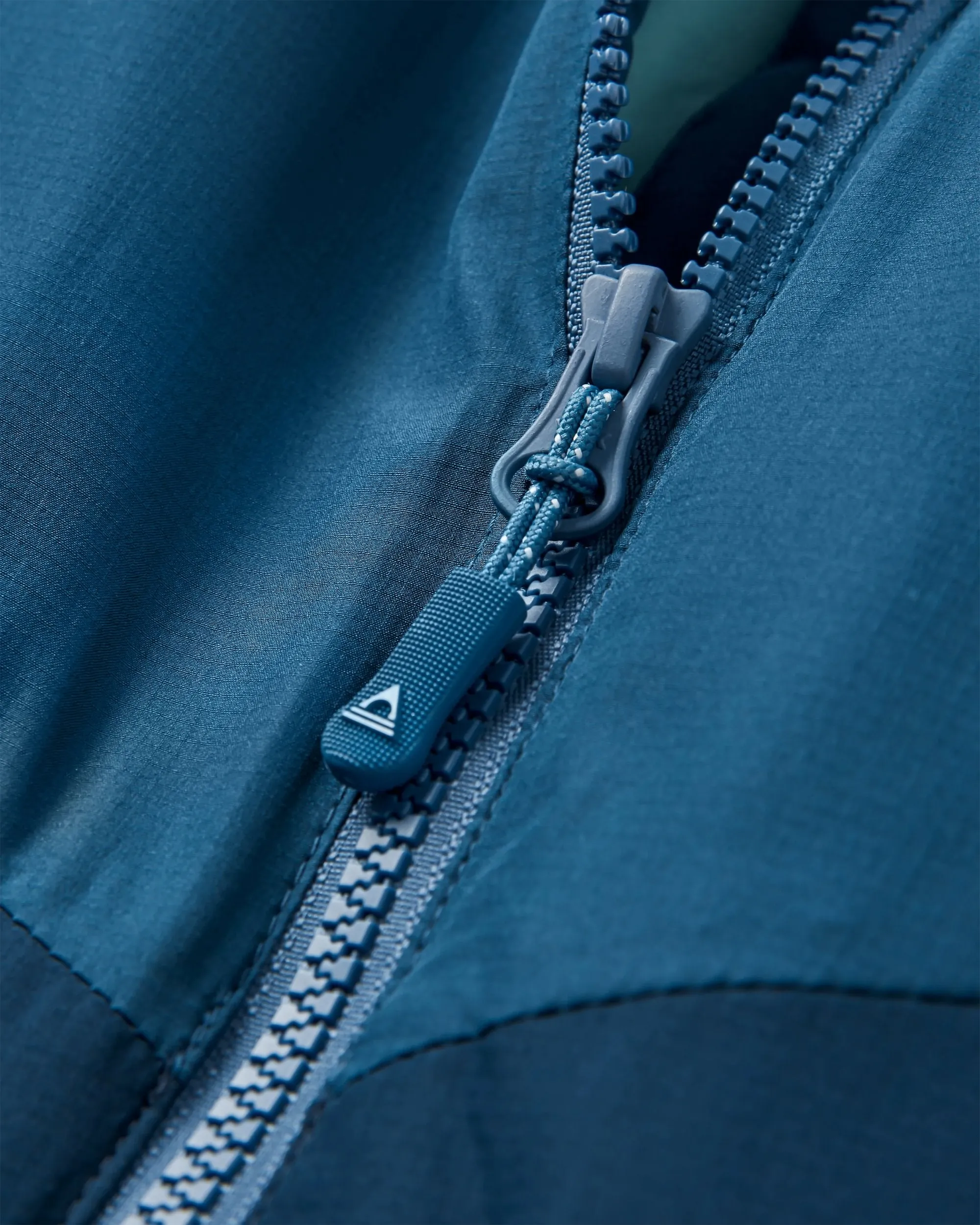 Daybreak Lightweight Recycled Thermore® Insulated Jacket - Rich Navy/Dark Denim/Arctic