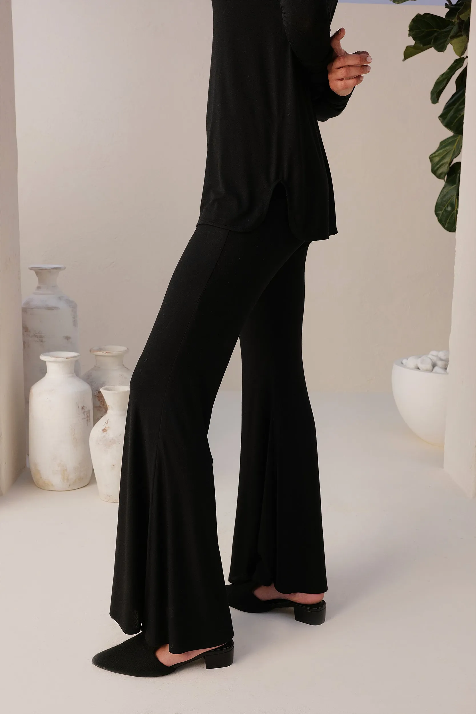 Sand Skin Flared Pants (Black)