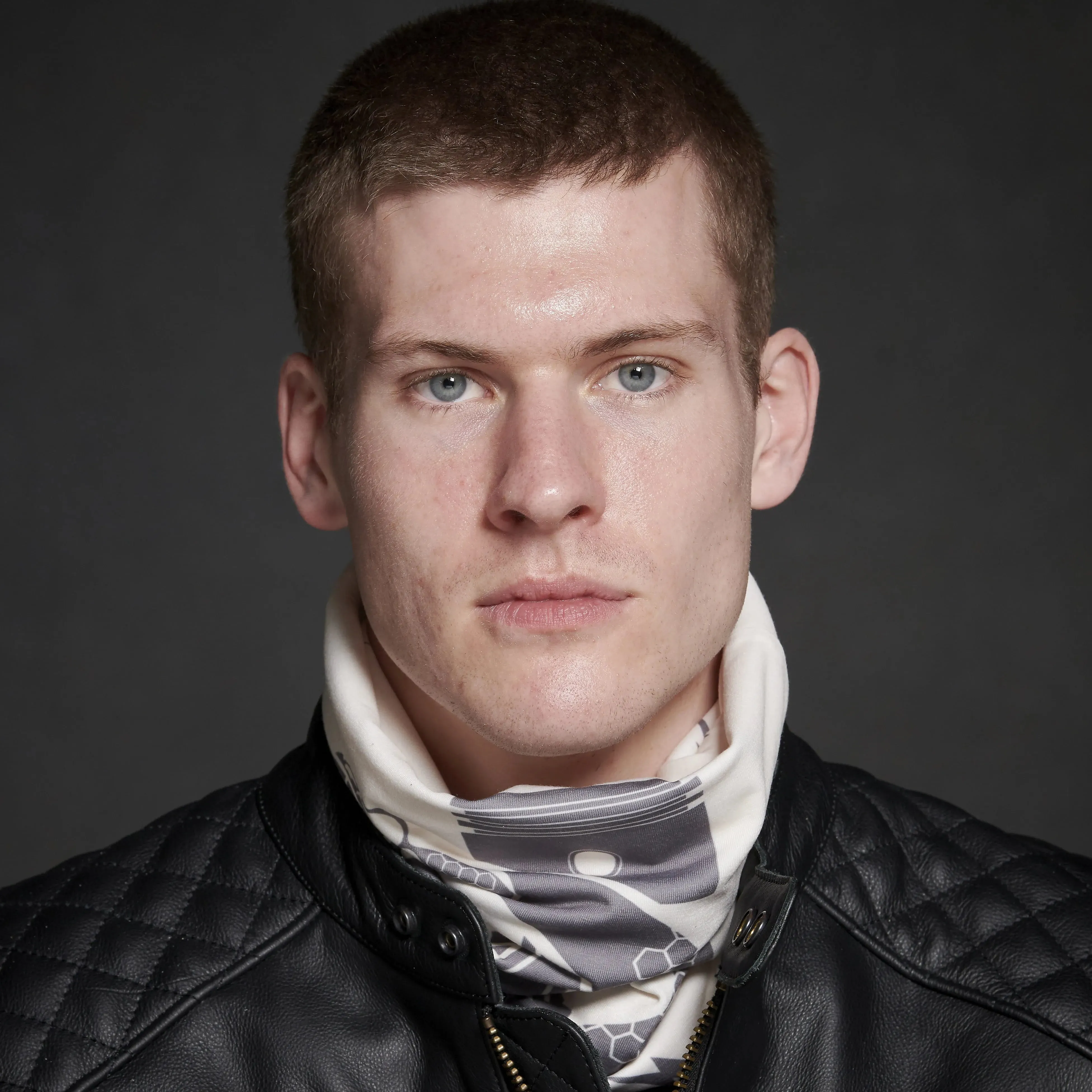 Triumph Venom Reversible Neck Tube in Bone and Charcoal